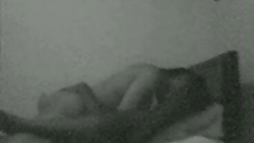 વિશાળ tits સાથે શિંગડા MILF તેના પુત્ર મિત્ર બીપી સેકસી વીડીયો fucks