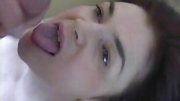 નિસ્તેજ સોનેરી સહાયક બોસની ક્રીમપી માટે સમય કાઢે વીડીયો બીપી સેકસી છે