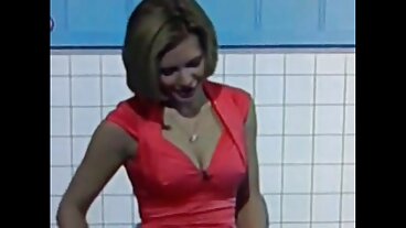 સુપર બસ્ટી લ્યુસી વાઇલ્ડે તેના કુદરતી સ્તનો પર વીડીયો બીપી સેકસી જિઝ કર્યું