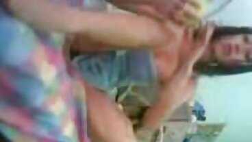 બ્રાઝર્સ સ્લટી ટિફની પોટલક પાર્ટીમાં મહેમાનોને સ્ક્વિર્ટ સેકસી પીચર બીપી વીડીયો કરે છે