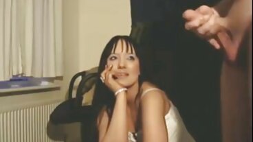 વિચિત્ર સાવકી બહેન તમારી સેકસી બીપી પીચર વીડીયો સાથે પોર્ન જુએ છે! પીઓવી